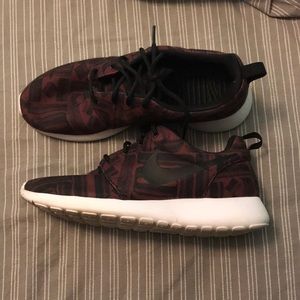 Women’s tennis shoes